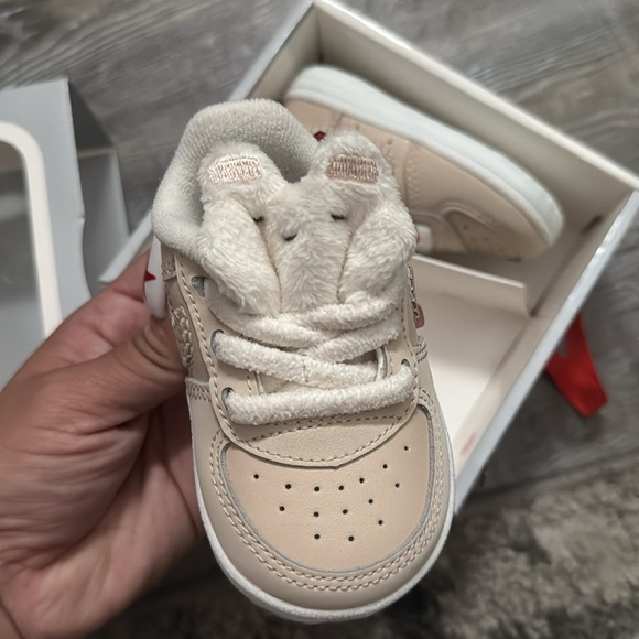Baby Nike Air Force crib size 3c never worn - Picture 2 of 4